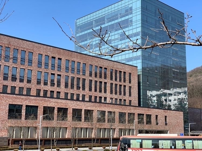 한국외국어대학교 글로벌캠퍼스 본관(백년관) 모습
